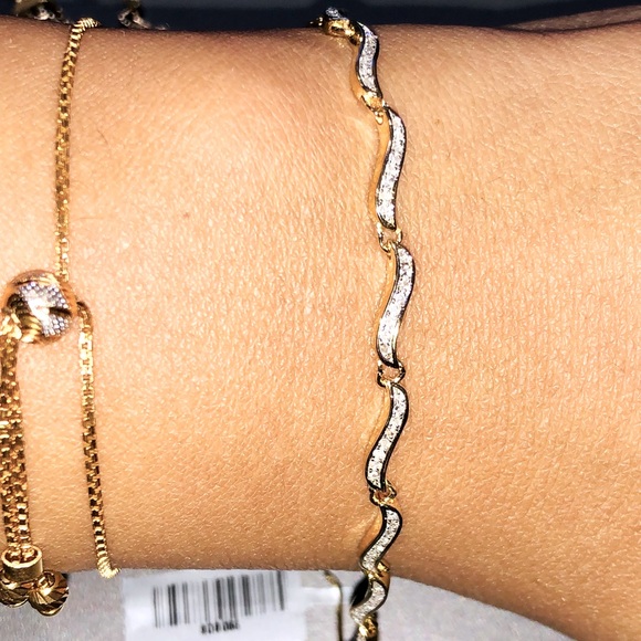 Jewelry - 10k gold vermeil Real Diamond Genuine natural dainty elegant bracelet NOT CZ WOW